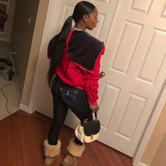 Meet your Posher, Taylor - Picture 2 of 2